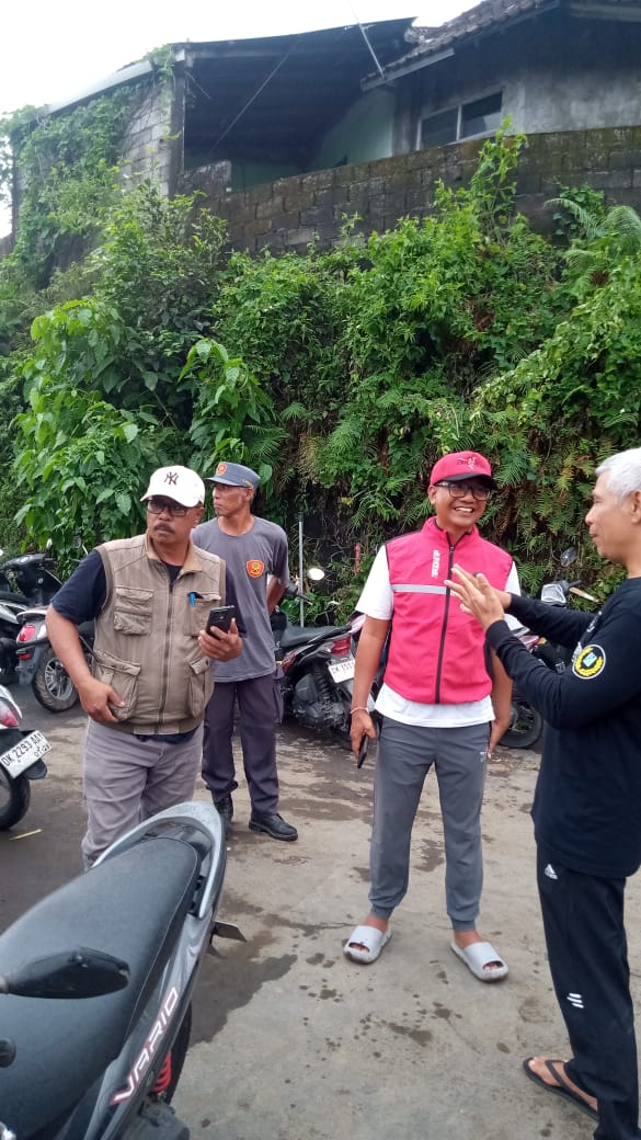 Perbekel Desa Ubung Kaja Tinjau Lokasi Banjir di Beberapa Titik